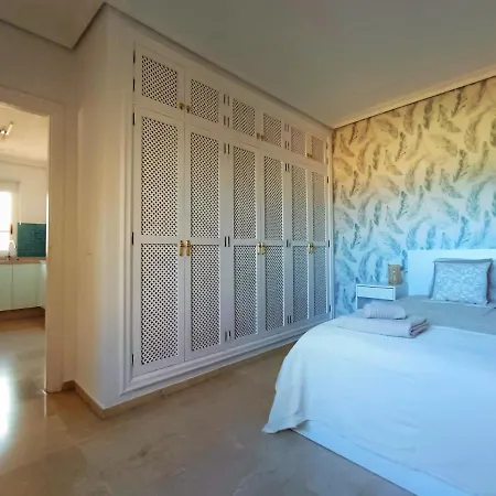 Charming & Sunny With Ocean View Apartament